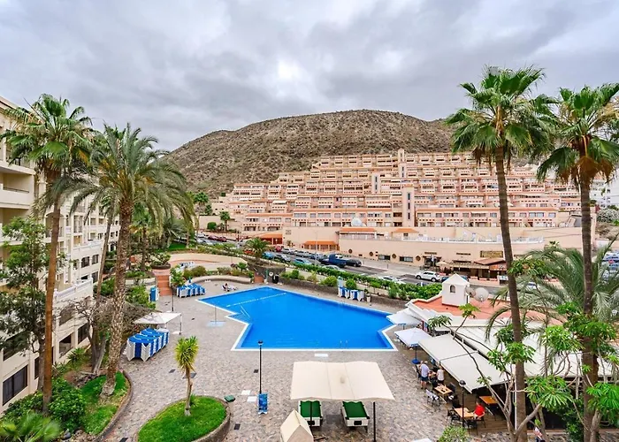 2 Bed With Pool View Castle Harbour C202 アパート
