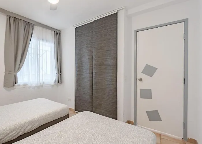 2 Bed With Pool View Castle Harbour C202 アパート *