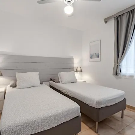 Apartman 2 Bed With Pool View Castle Harbour C202